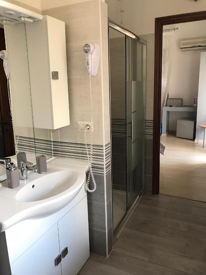أرونا Bella Vita Guesthouse -Parcheggio Privato Interno المظهر الخارجي الصورة