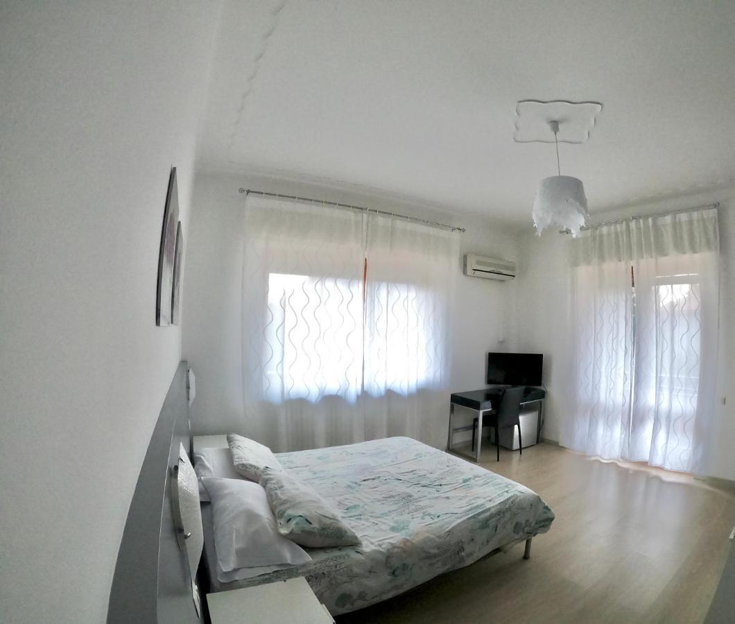 أرونا Bella Vita Guesthouse -Parcheggio Privato Interno المظهر الخارجي الصورة
