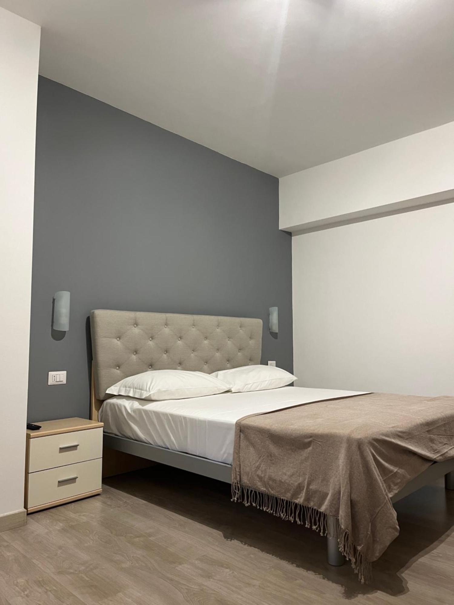أرونا Bella Vita Guesthouse -Parcheggio Privato Interno المظهر الخارجي الصورة