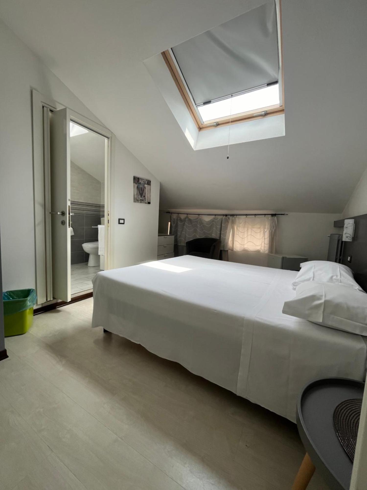 أرونا Bella Vita Guesthouse -Parcheggio Privato Interno المظهر الخارجي الصورة