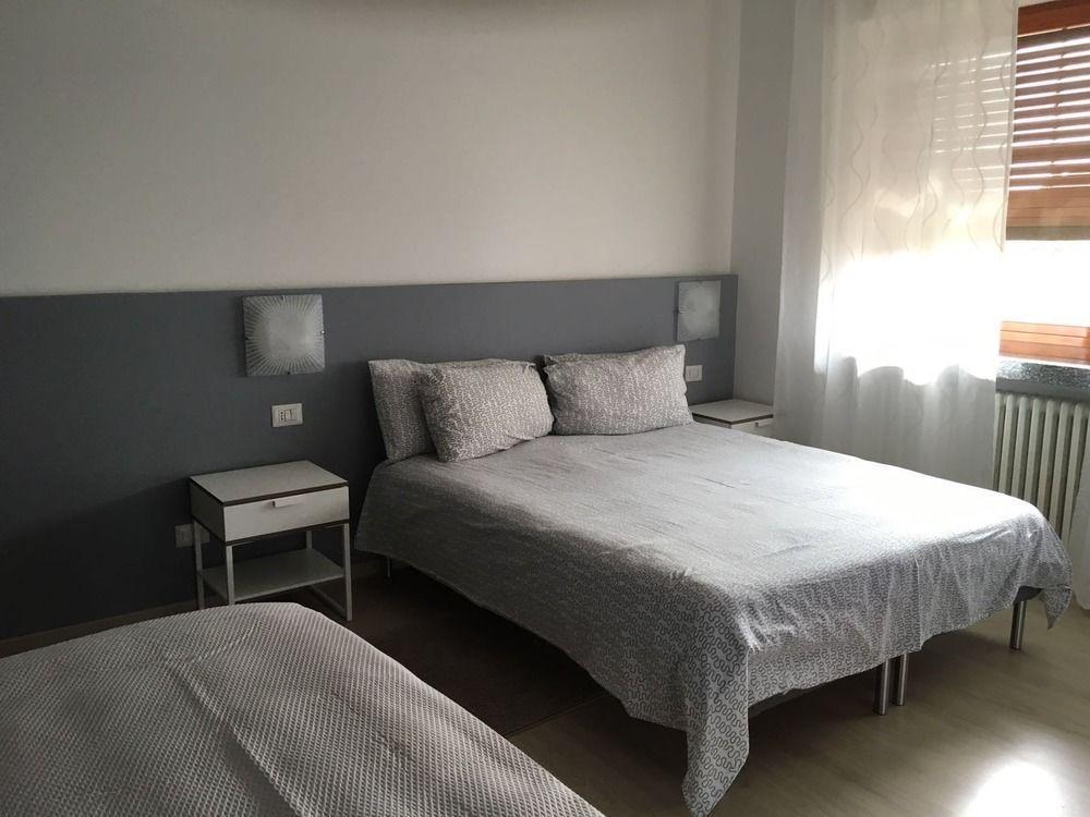 أرونا Bella Vita Guesthouse -Parcheggio Privato Interno المظهر الخارجي الصورة